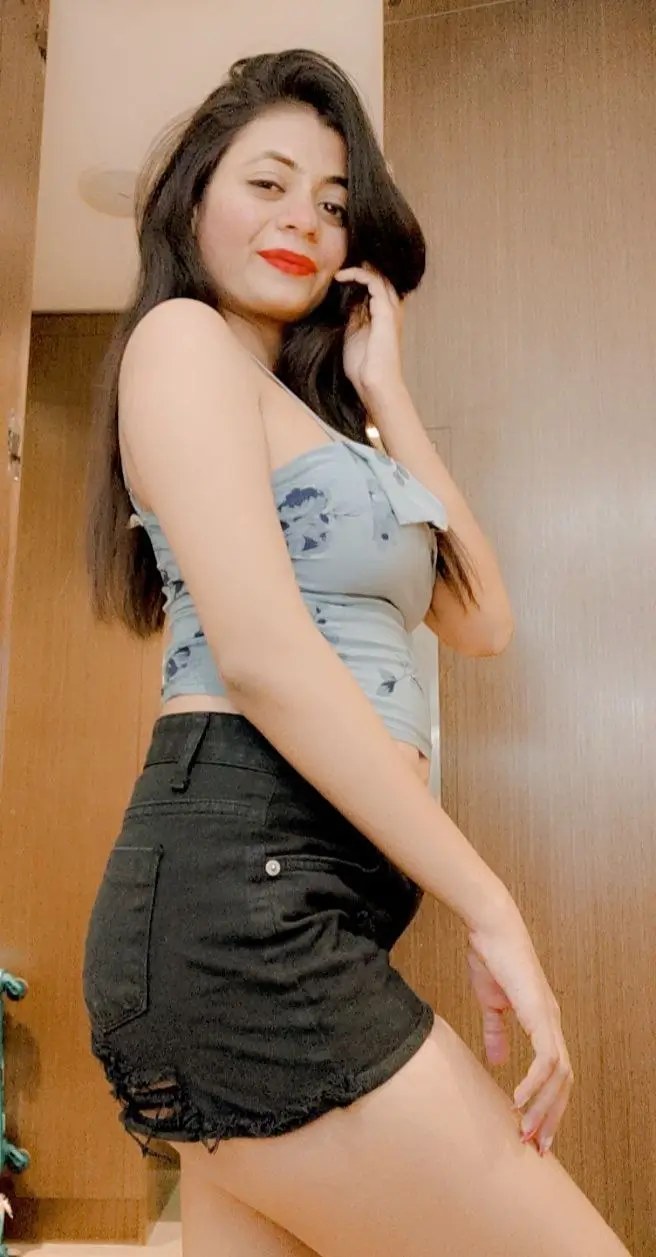 Sophisticated classy lady in Bangalore luxury setting